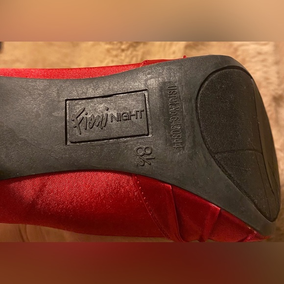 Valentine Fioni Night Ladies 8.5 Satin Heels Rhinestone Red Pumps 4.5" - Picture 5 of 7